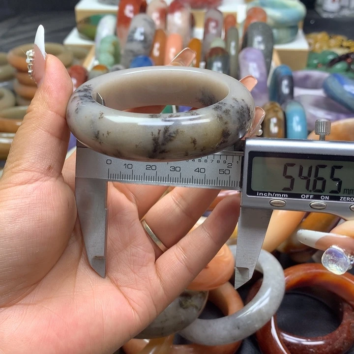 未镶嵌手镯石英质玉