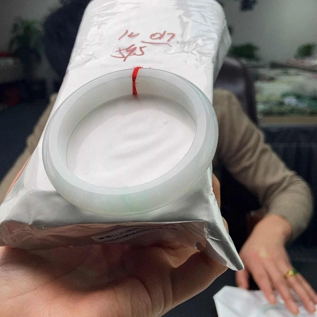 翡翠未镶嵌手镯颜色多样性发拍一发一