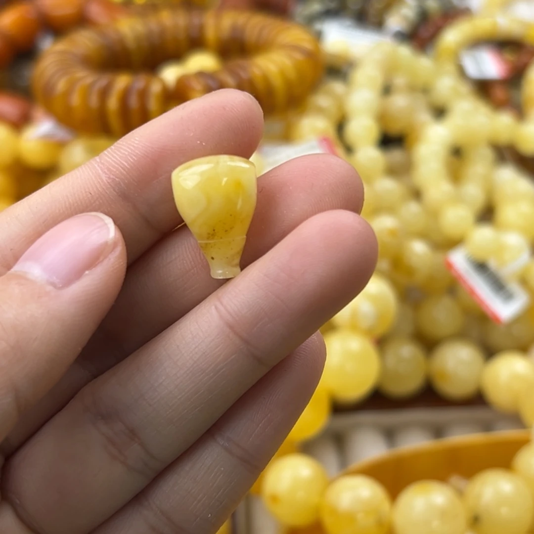 琥珀珠宝奇石未镶嵌