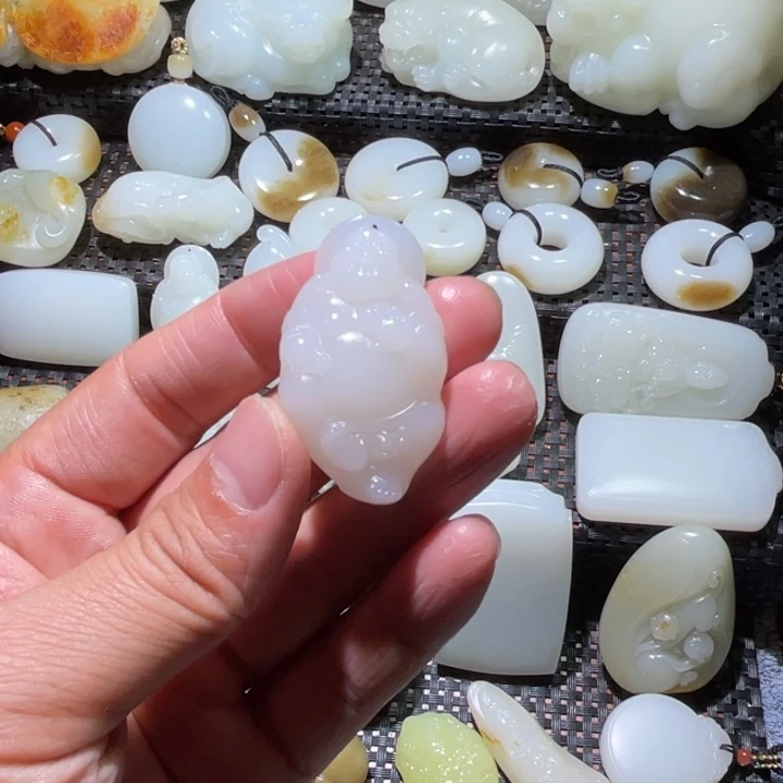 和田玉未镶嵌颈饰