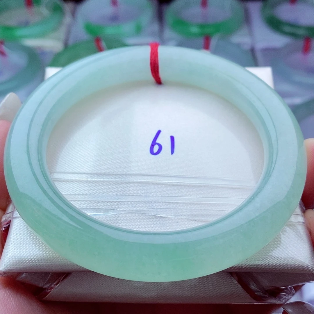 翡翠手镯未镶嵌冰底冰透晴绿圆条