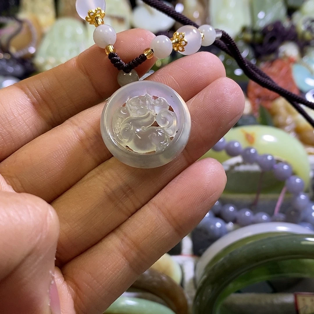岫玉未镶嵌挂件一个