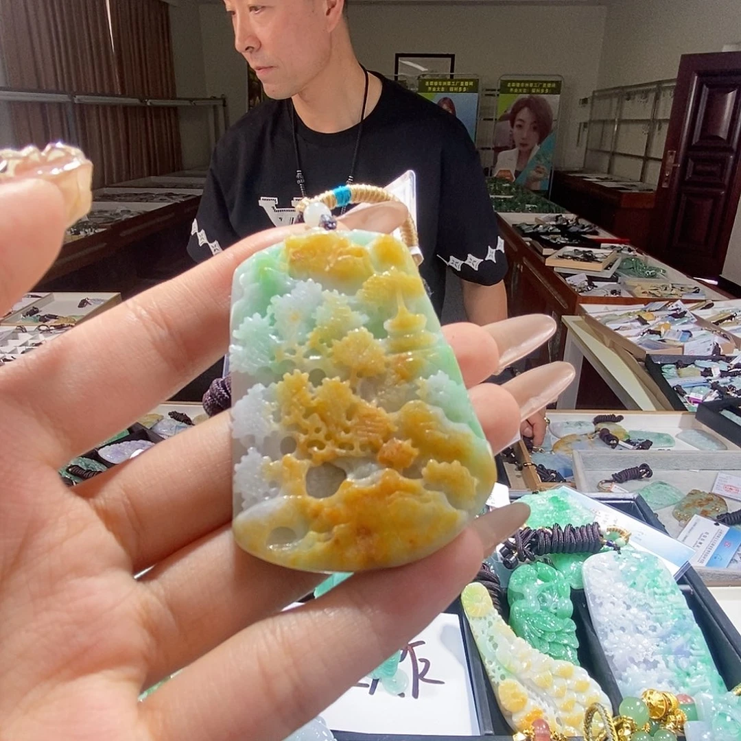 翡翠未镶嵌颈饰翡翠