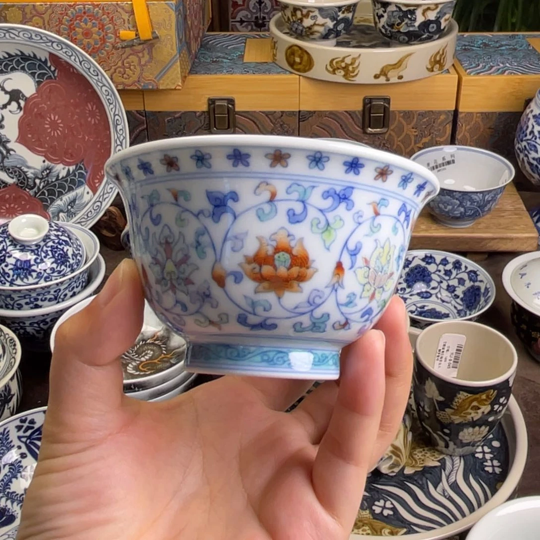 11景德镇青花斗彩缠枝莲