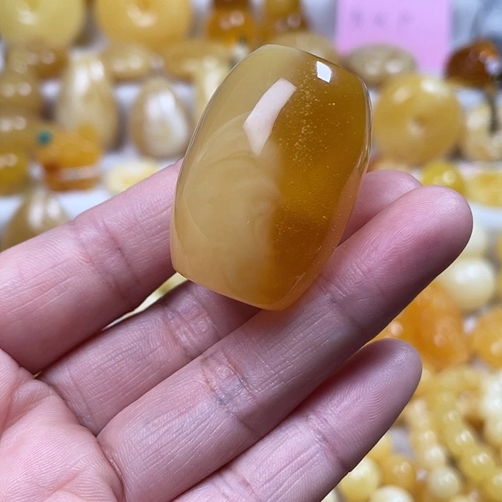 蜜蜡裸石未镶嵌桶珠