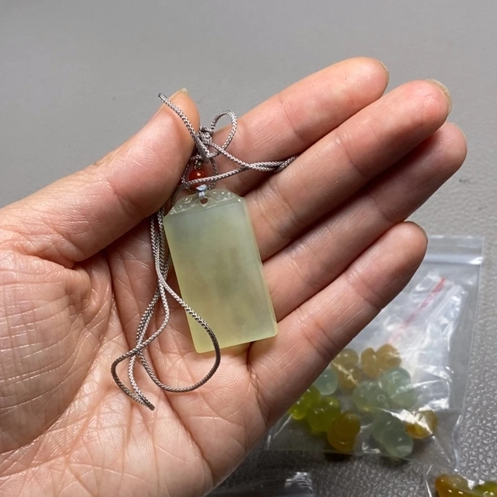 L***儿蛇纹石玉未镶嵌挂件耳饰耳环项链