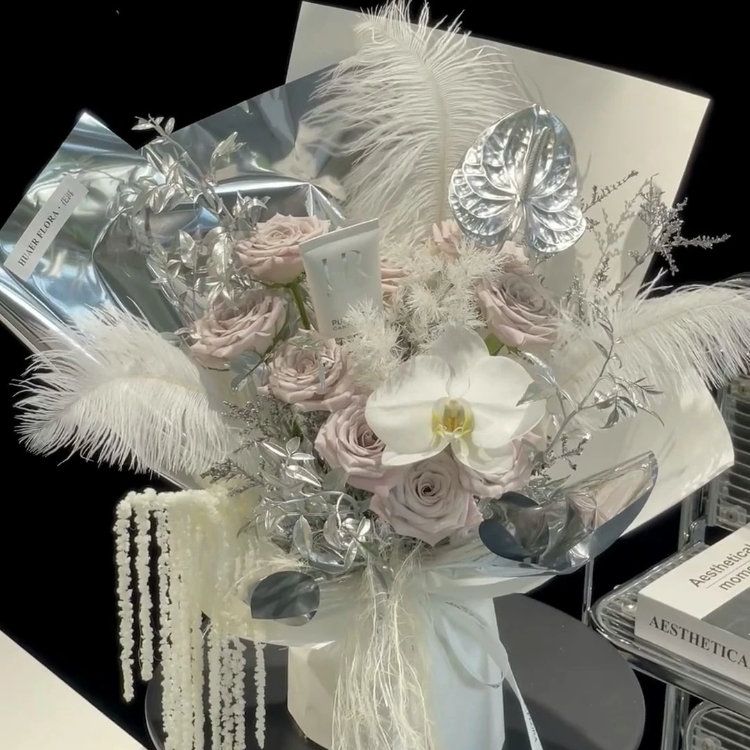 9朵曼塔玫瑰高级感混搭花束