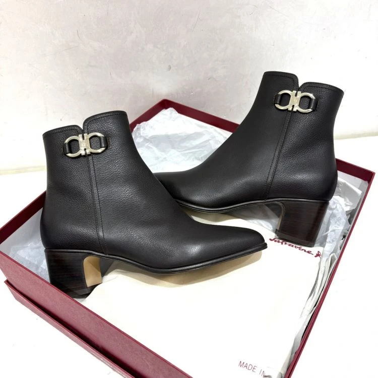 95新/菲拉格慕/C5439777142/[MQR1224B0024]