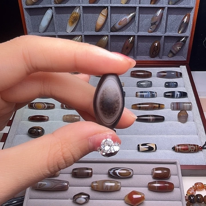 可***6玛瑙/玉髓未镶嵌颈饰