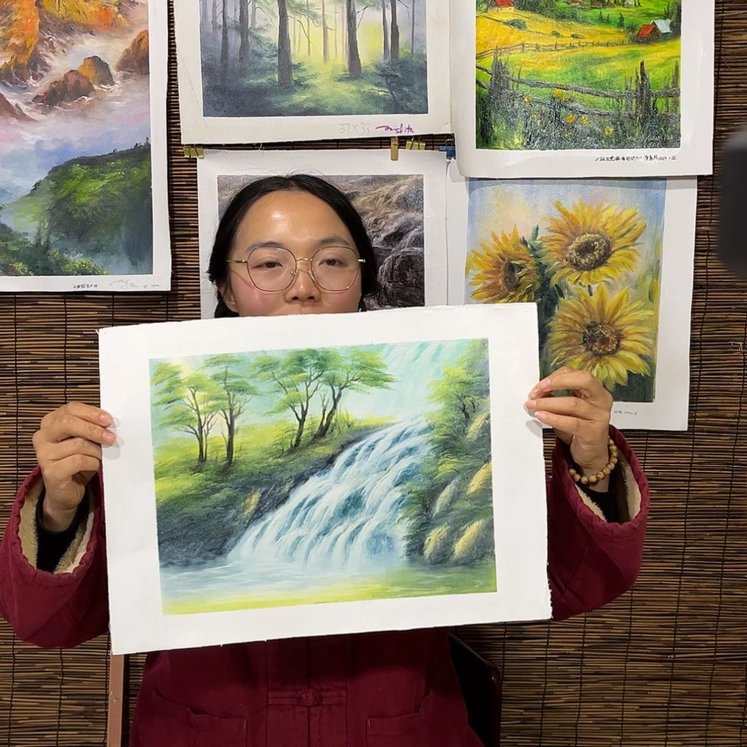 油画行路人小院绘画作品