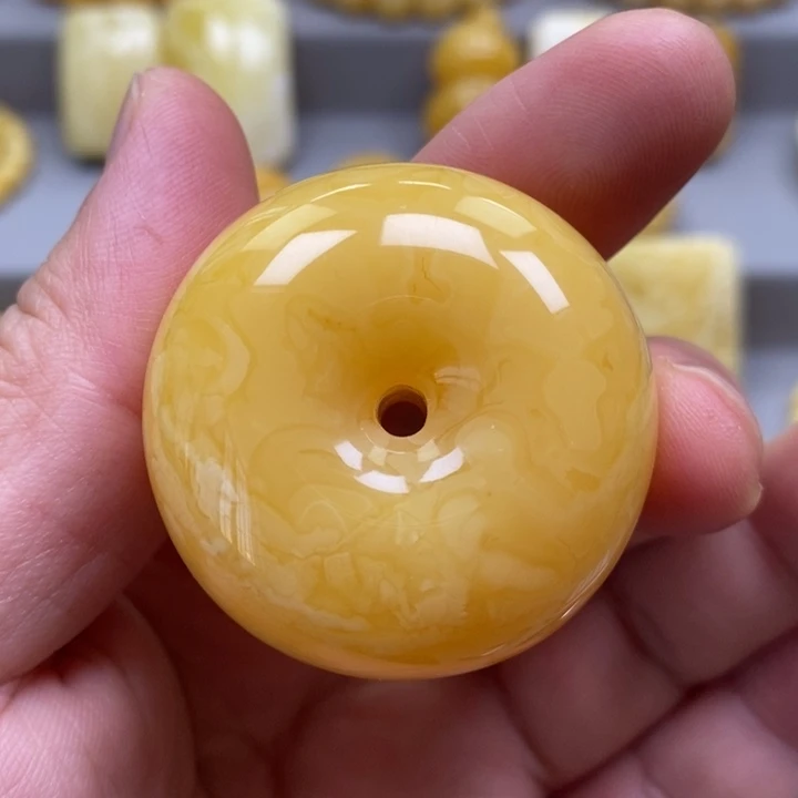 琥珀未镶嵌颈饰吊坠