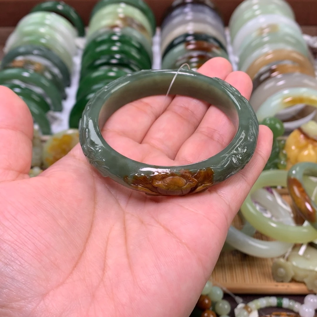 和田玉未镶嵌手镯