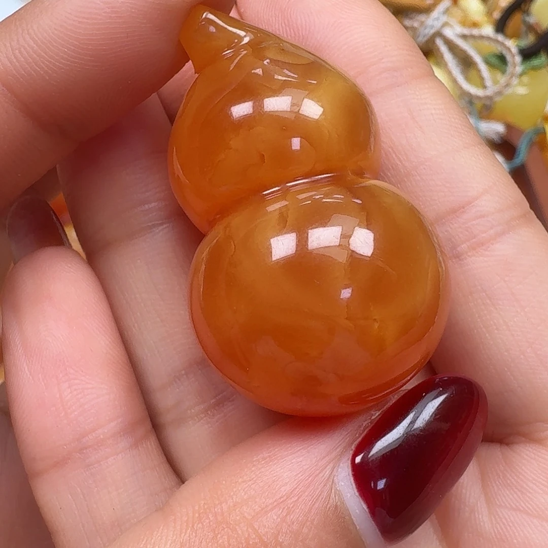 尔***&琥珀未镶嵌裸石悠悠