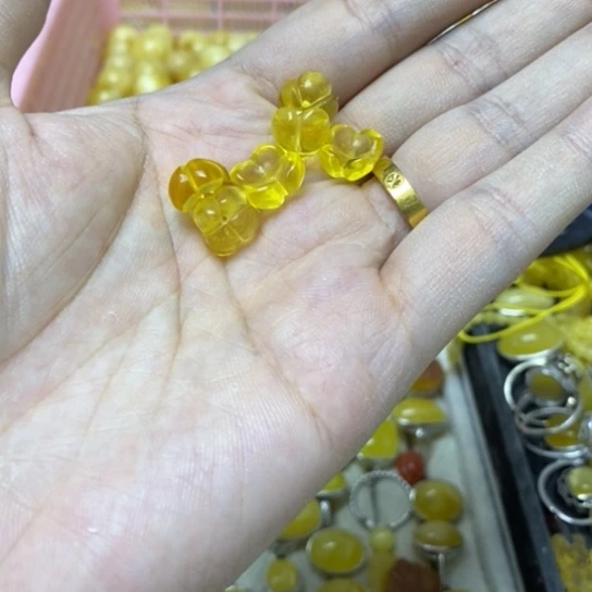 蜜蜡裸石未镶嵌吊坠