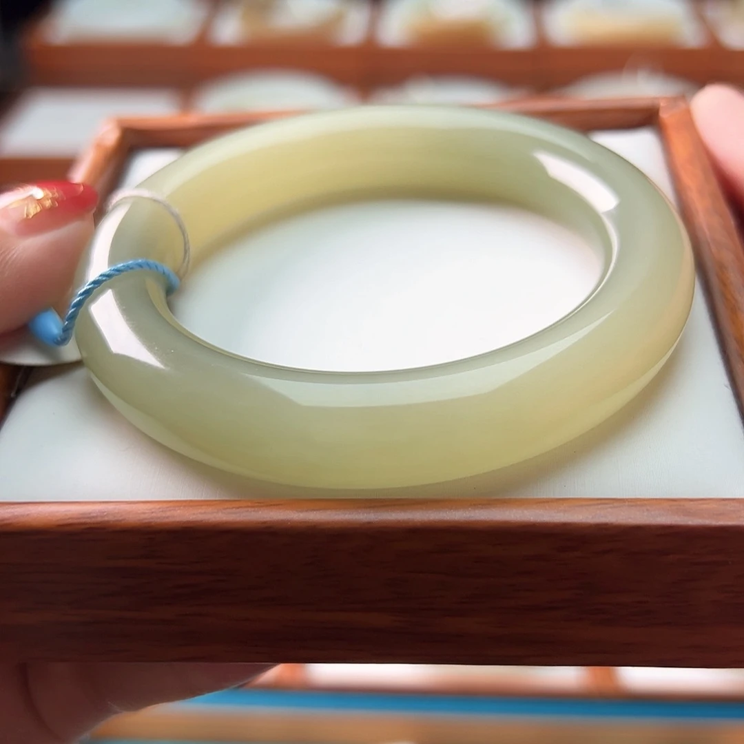 和田玉手镯未镶嵌57