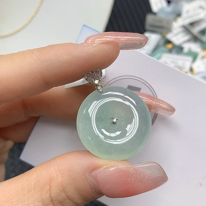 颈饰18K金镶嵌翡翠