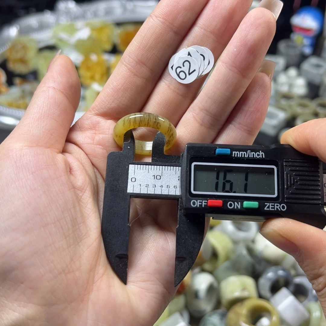 蛇纹石玉未镶嵌戒指