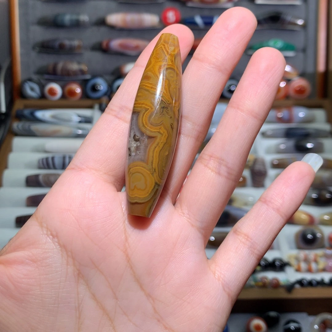 玛瑙/玉髓颈饰未镶嵌难*是微瑕不退换