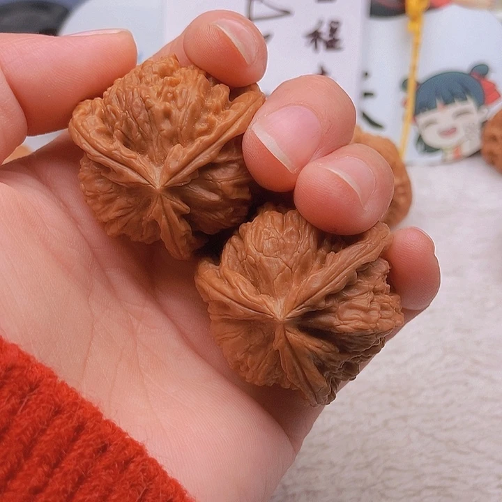 吊坠文玩核桃老*?三棱