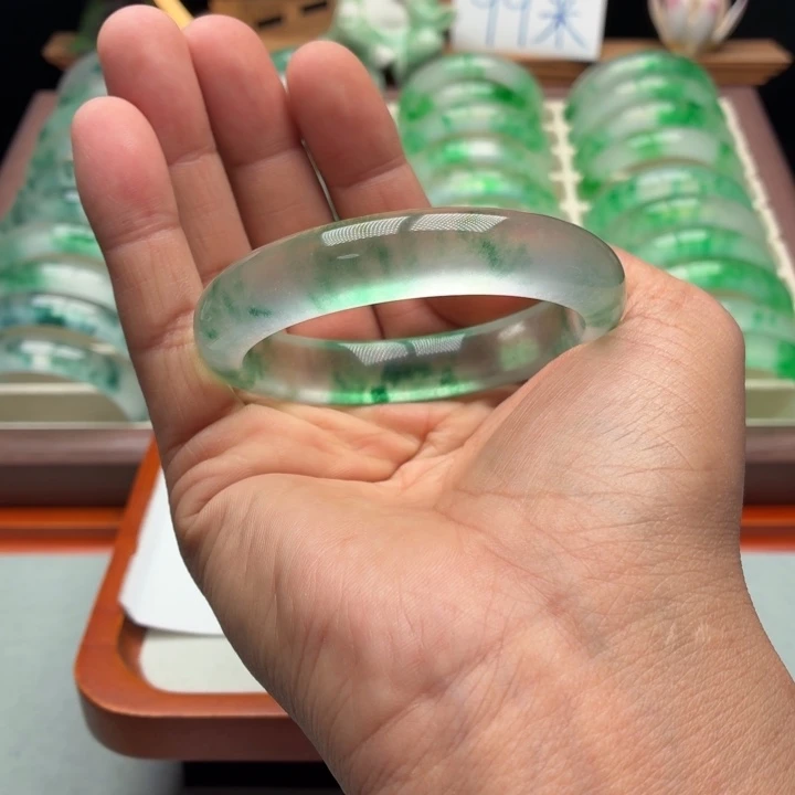 *****石英质玉未镶嵌手镯