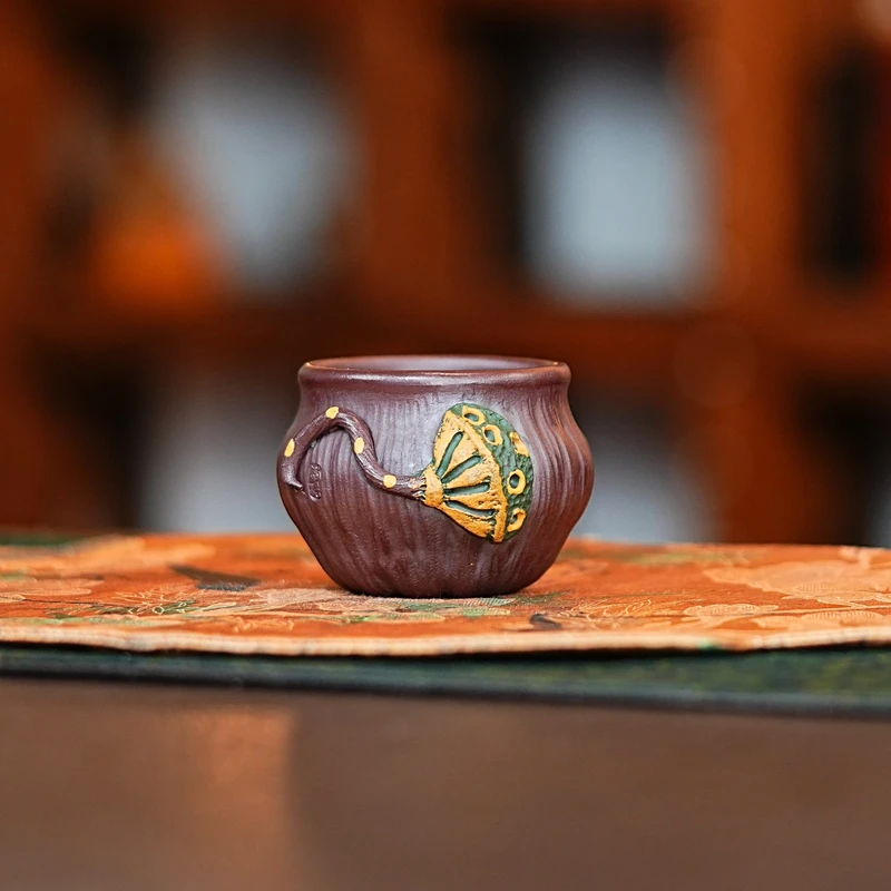 宜兴原矿紫砂全手工底槽清紫泥创意堆绘粉浆莲蓬紫砂主人杯