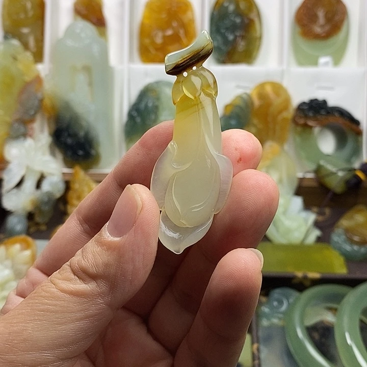 蛇纹石玉未镶嵌颈饰