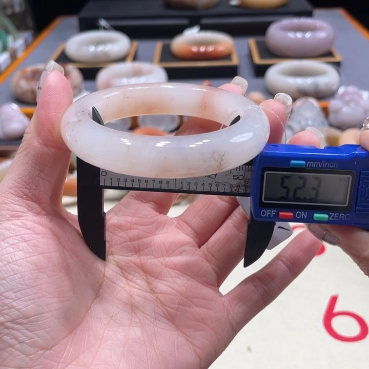 未镶嵌手镯石英质玉