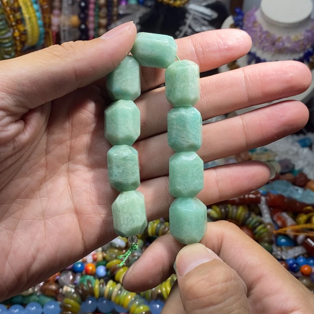 未镶嵌，天河切面方柱16-20mm，石英质玉