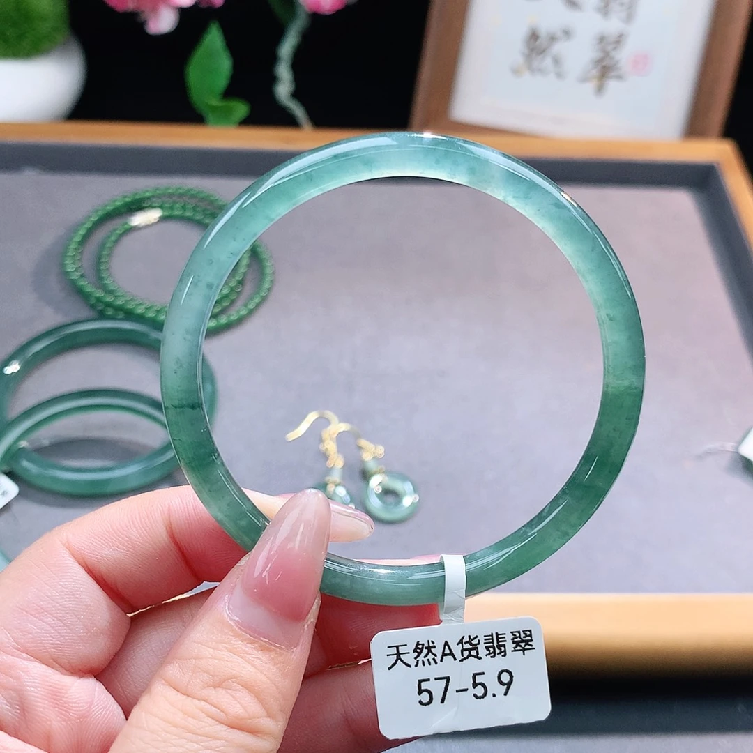 未镶嵌手镯（圆镯）翡翠