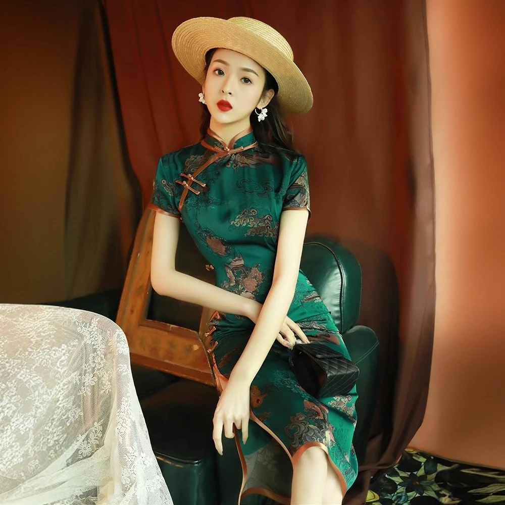 绿色旗袍年轻款2024年新款少女改良气质高端复古印花连衣裙中长款