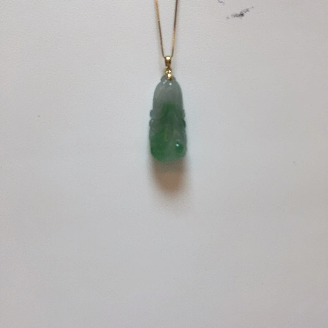 翡翠18K金镶嵌颈饰简单