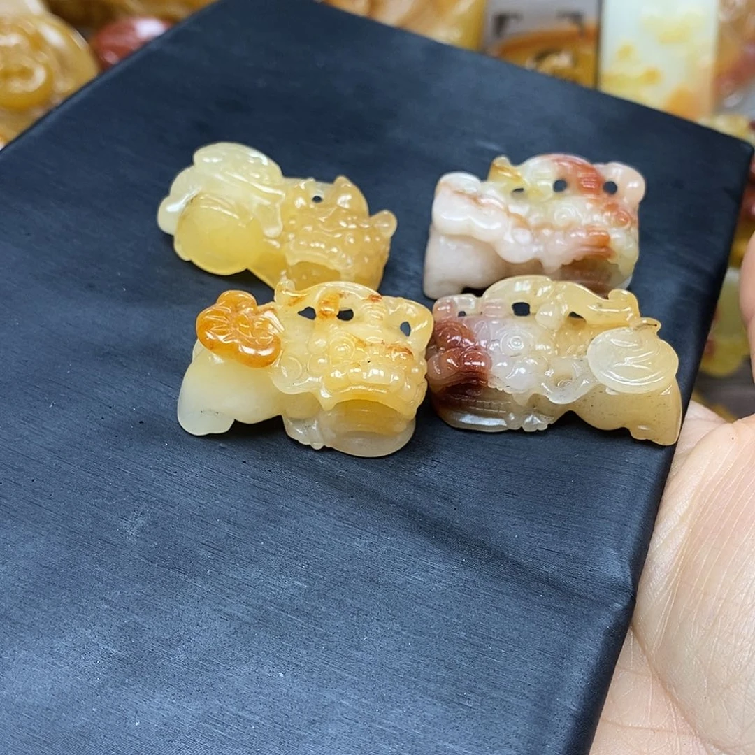 石英质玉（黄龙玉）颈饰未镶嵌