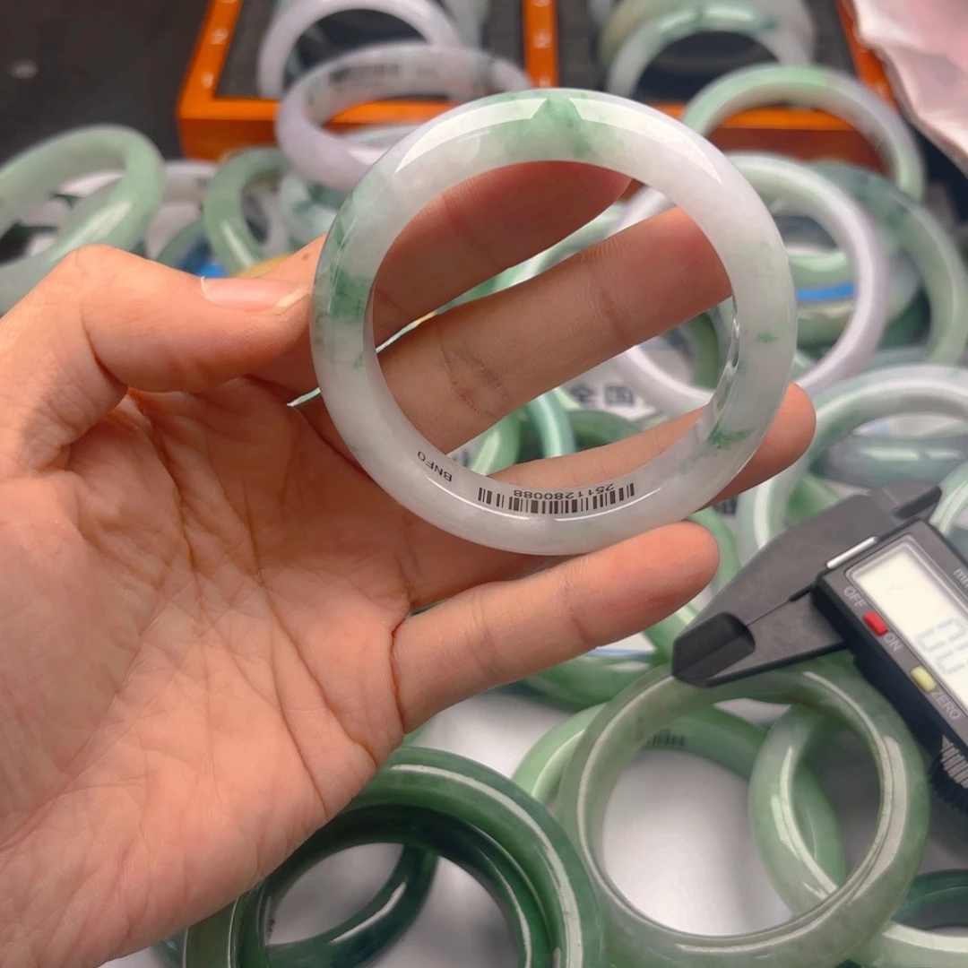 翡翠未镶嵌手镯5455. 81