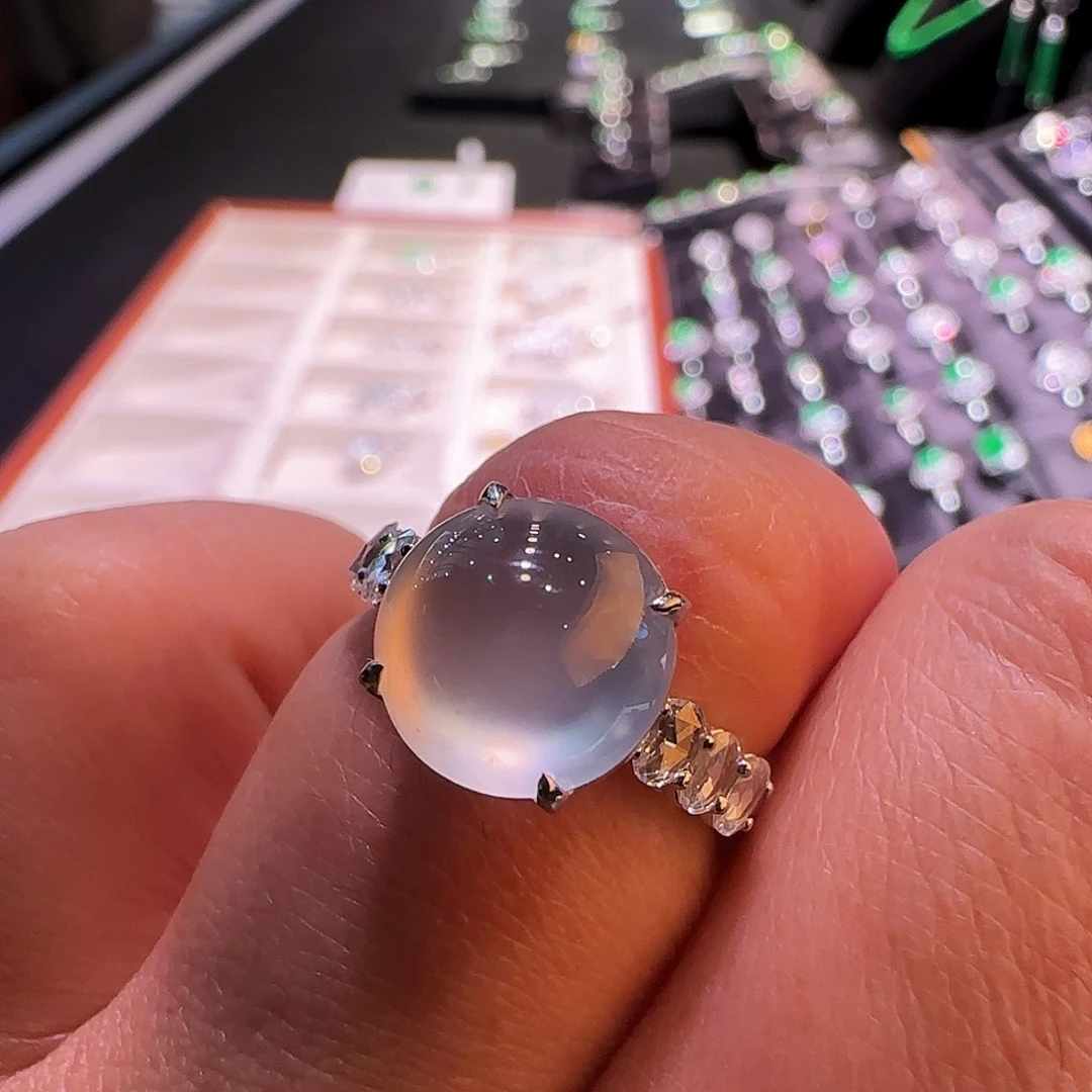 翡翠18K金镶嵌戒指