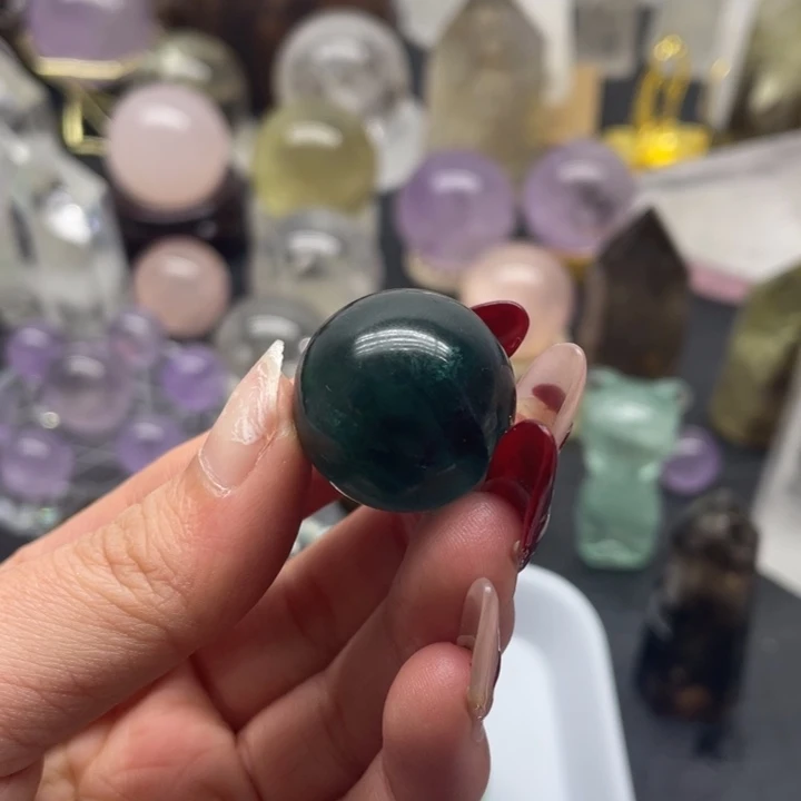 水晶32未镶嵌比**叶绿莹石