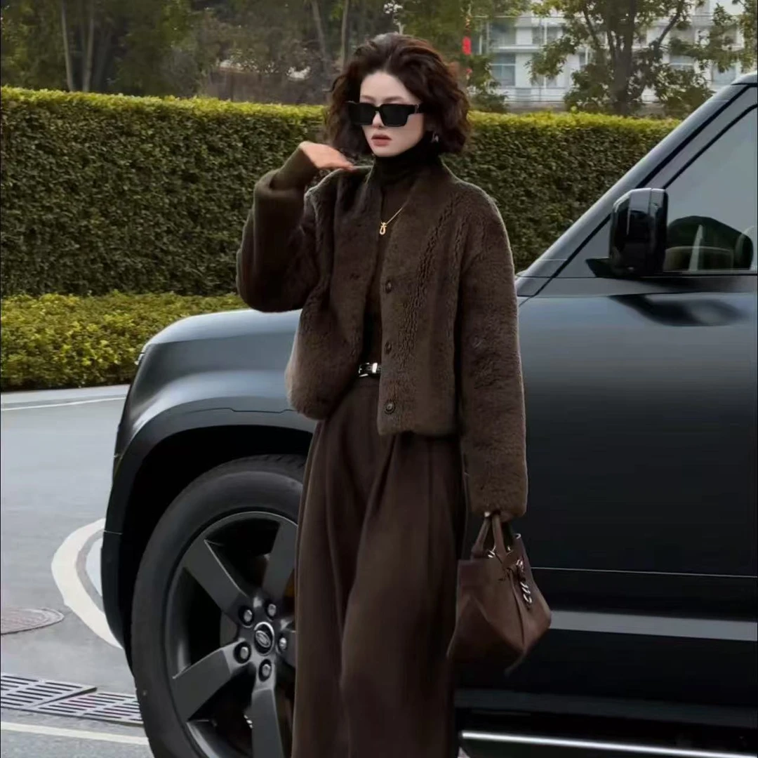 薇姐【冬日琥珀】Sister·We时尚V领羊毛三粒扣短款外套 25165