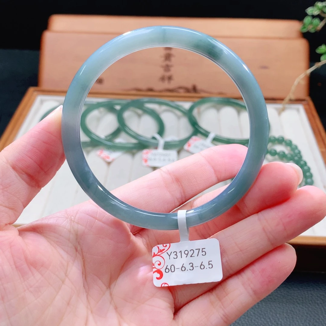 翡翠手镯（圆镯）未镶嵌