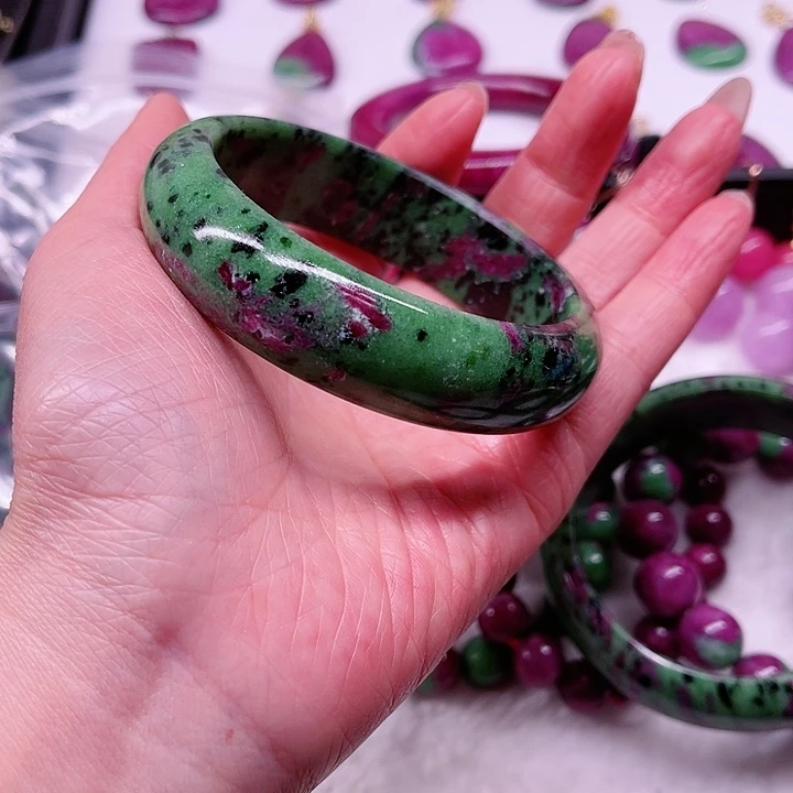 红宝石手镯未镶嵌