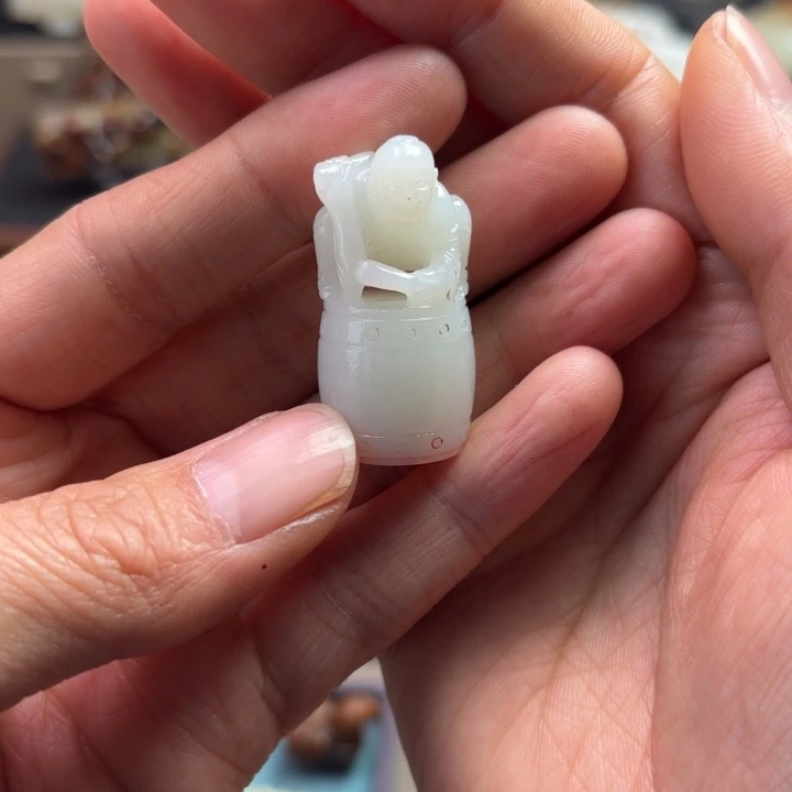 和田玉颈饰未镶嵌泰**克