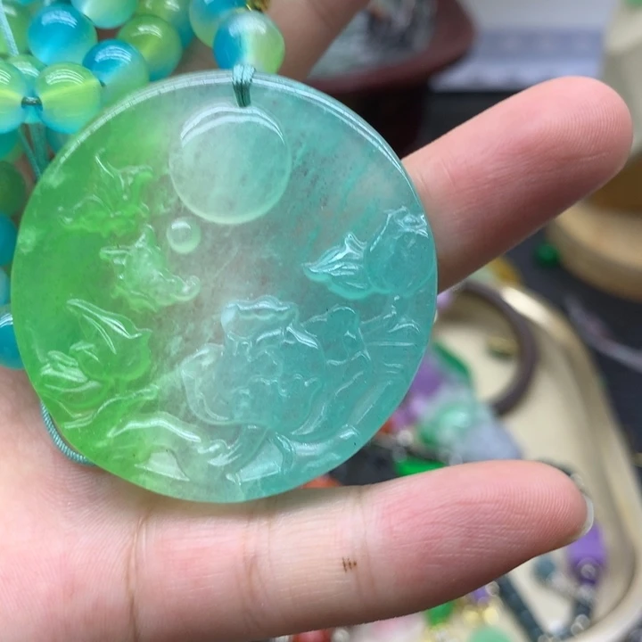 翡翠未镶嵌颈饰吊坠