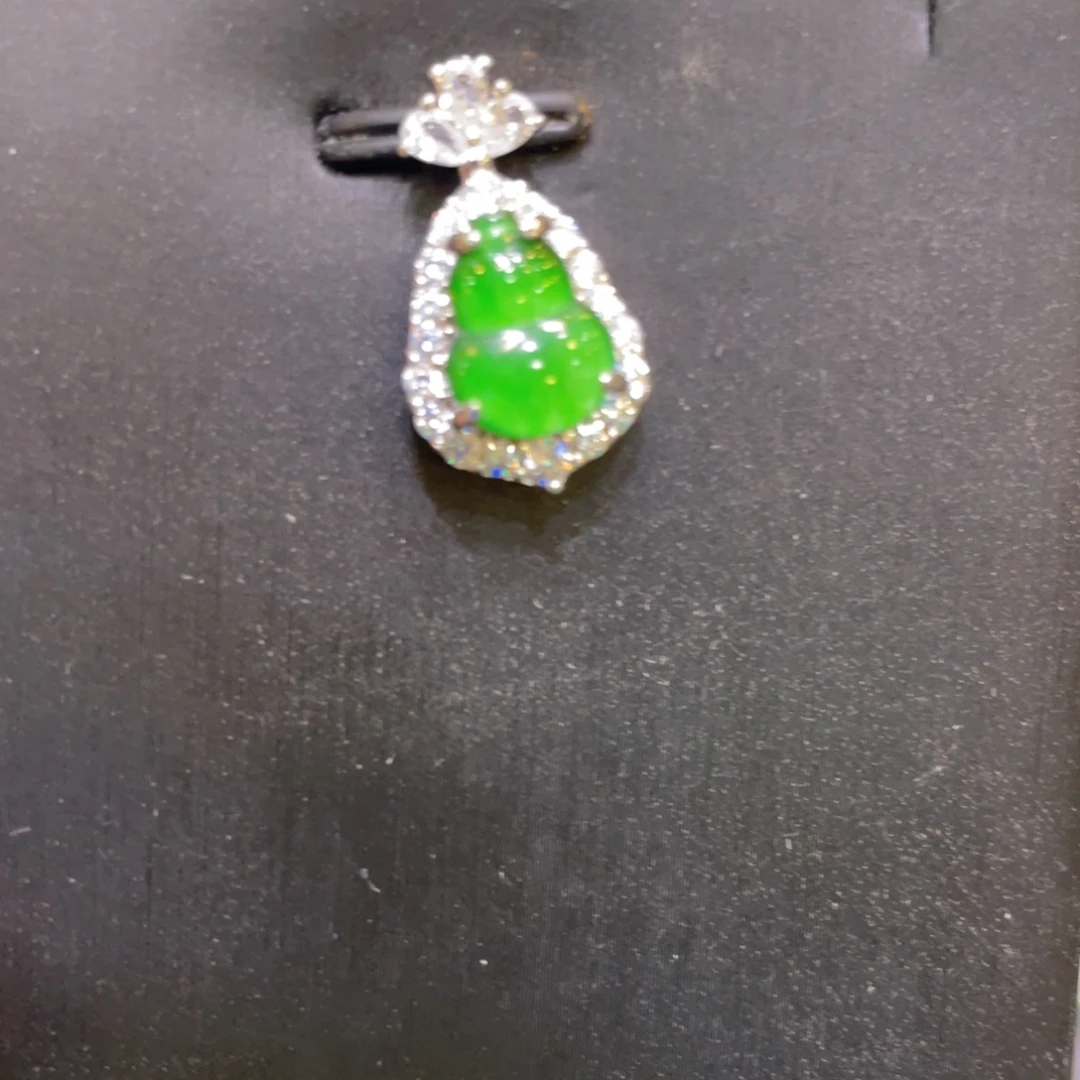 翡翠未镶嵌颈饰吊坠