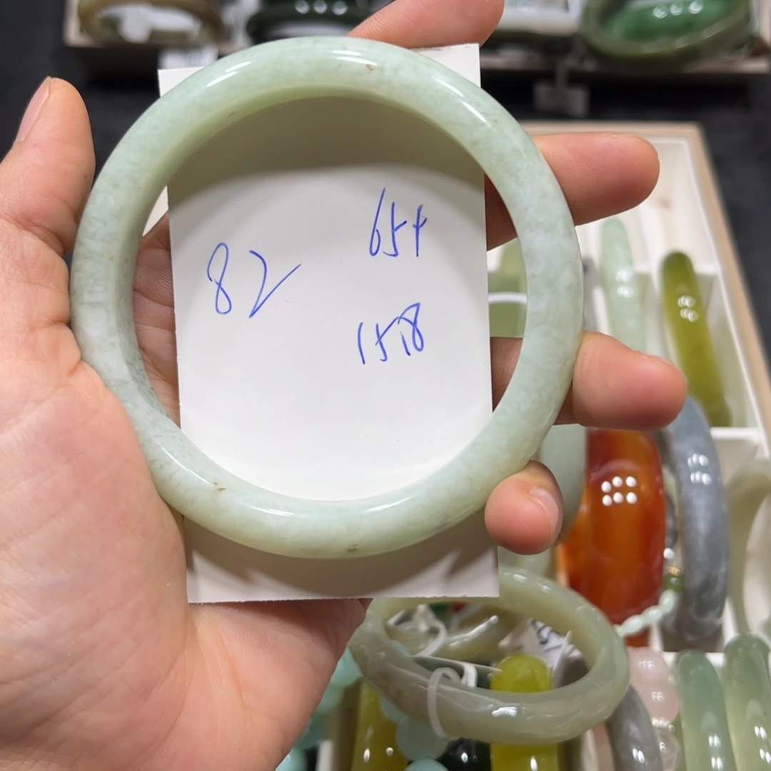 白****蛇纹石玉未镶嵌手镯