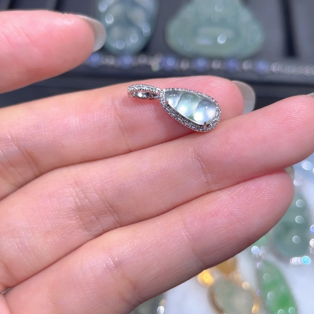 颈饰18K金镶嵌翡翠翡翠