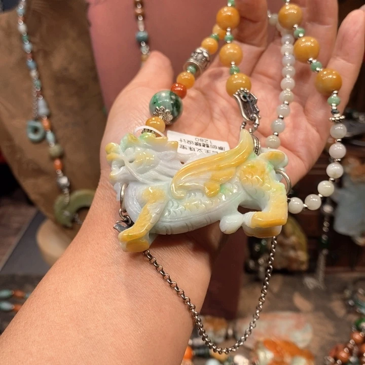 翡翠吊坠(赠链)未镶嵌