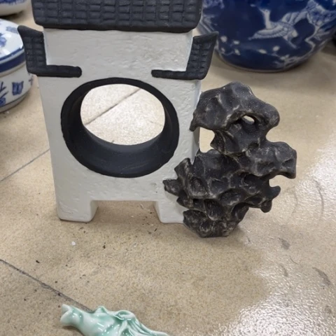 瓷片瑕疵陶瓶。。。。。。。。。。。。。。。。