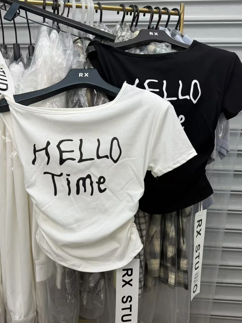 2025夏新款修身显瘦字母印花设计感纯欲风白色斜肩扭结短袖