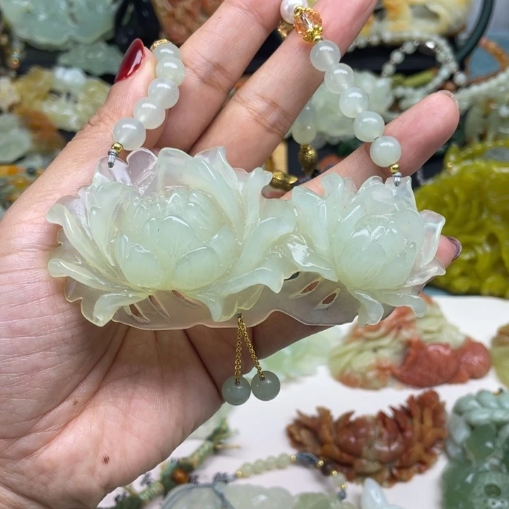 蛇纹石玉未镶嵌颈饰