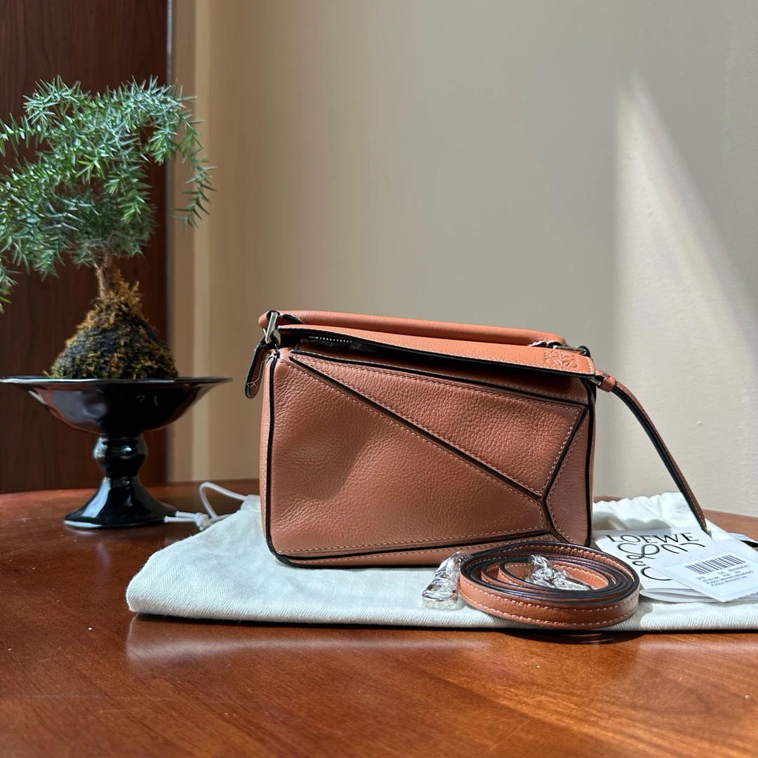 全新未使用 LOEWE/罗意威 mini puzzle焦糖色手提包/00028