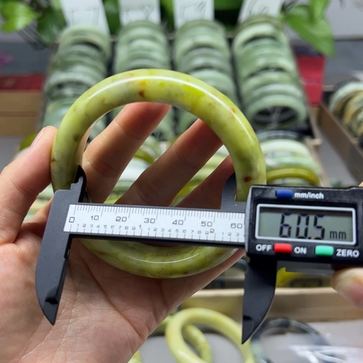 蛇纹石玉未镶嵌手镯48
