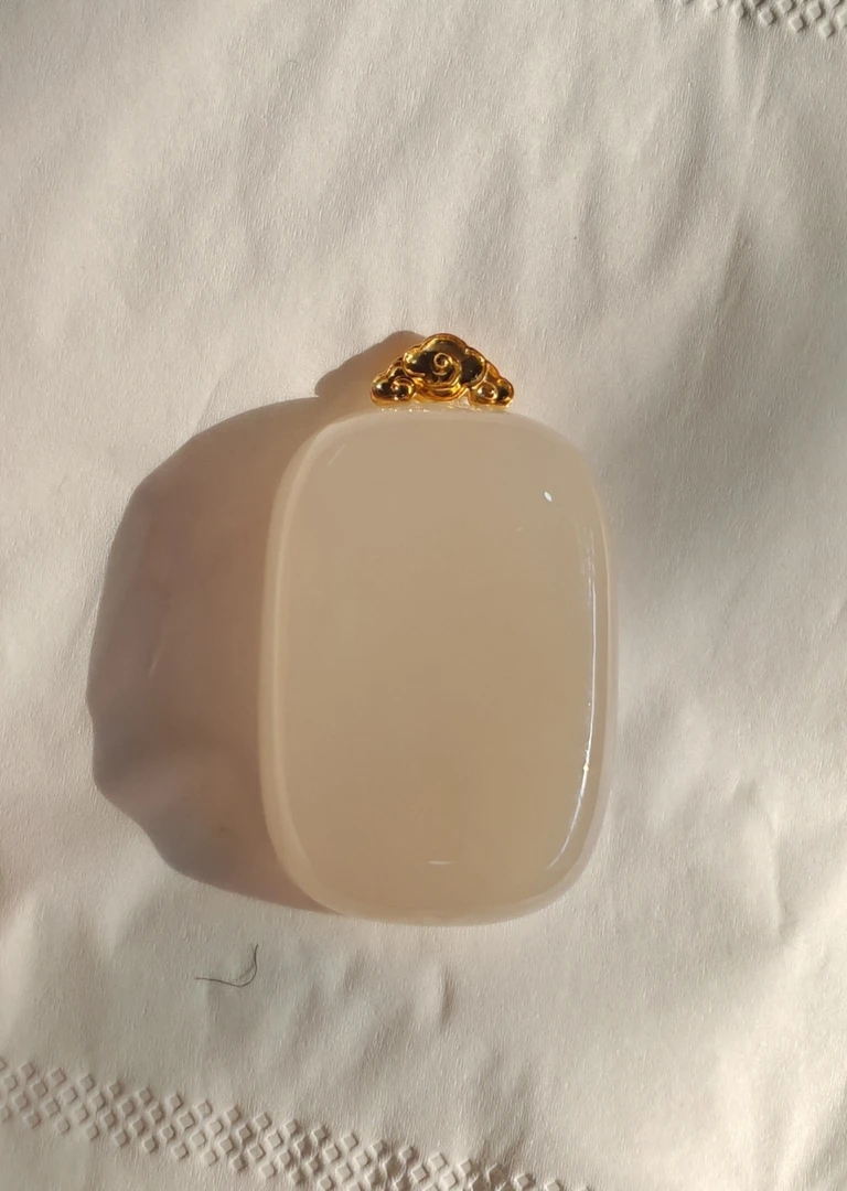 【店铺推荐】自留款和田玉藕粉18k无事牌卡37*26*13